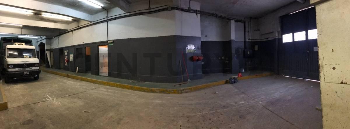 Foto de Depósito en Alquiler en Flores 1178 m2 Sobre Avenida con entrada de, imagen 4
