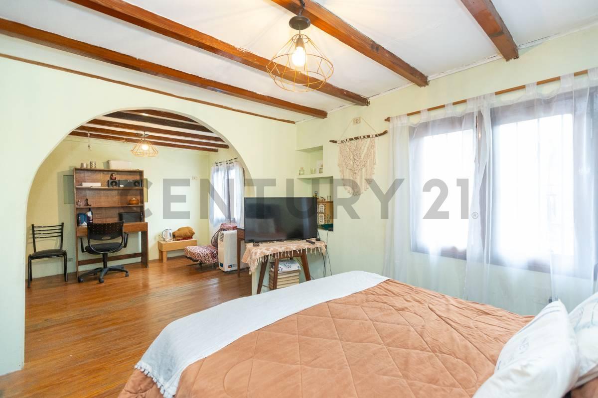 Foto de VENTA DE PH 4 AMBIENTES CON TERRAZA, PATIO Y COCHERA EN LA PATERNAL, imagen 1