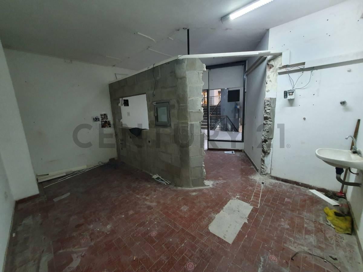 Foto de Oportunidad local en venta Av Corrientes y Scalabrini Ortiz, imagen 2