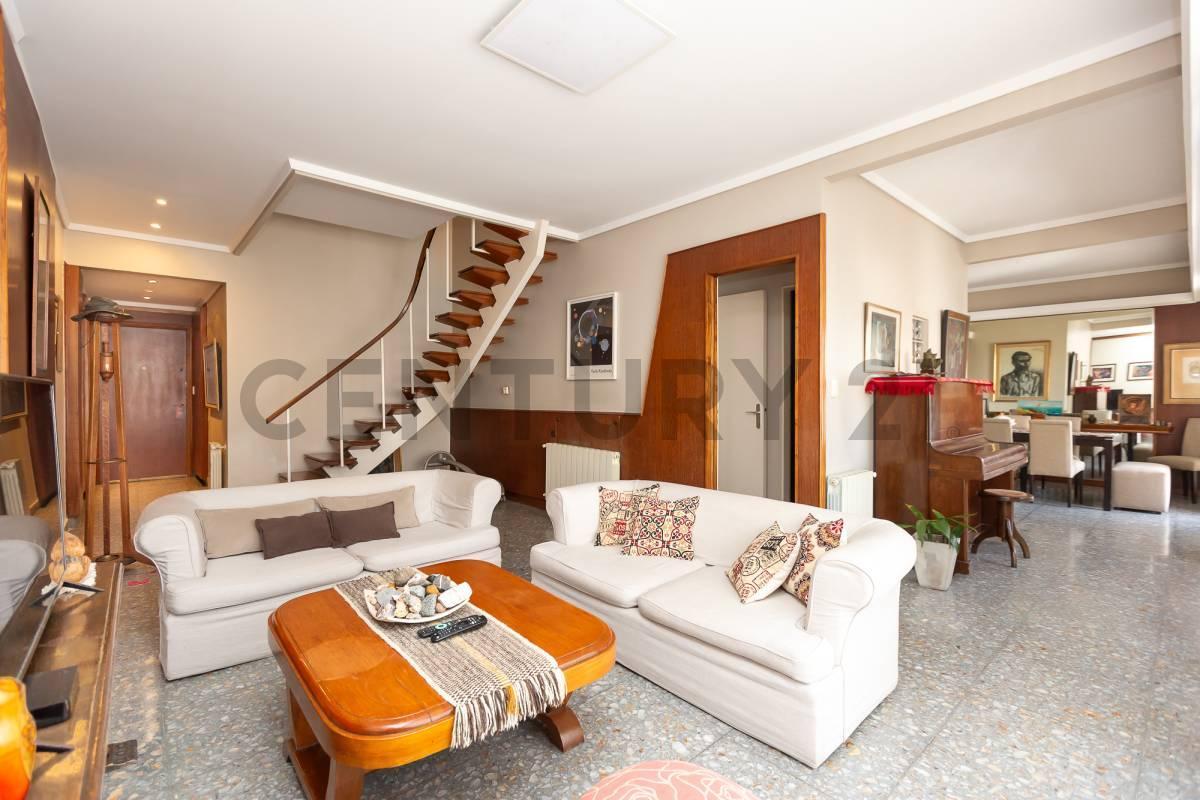Foto de VENTA DE DÚPLEX 5 AMBIENTES CON DEPENDENCIA, 4 BALCONES Y COCHERA EN, imagen 2
