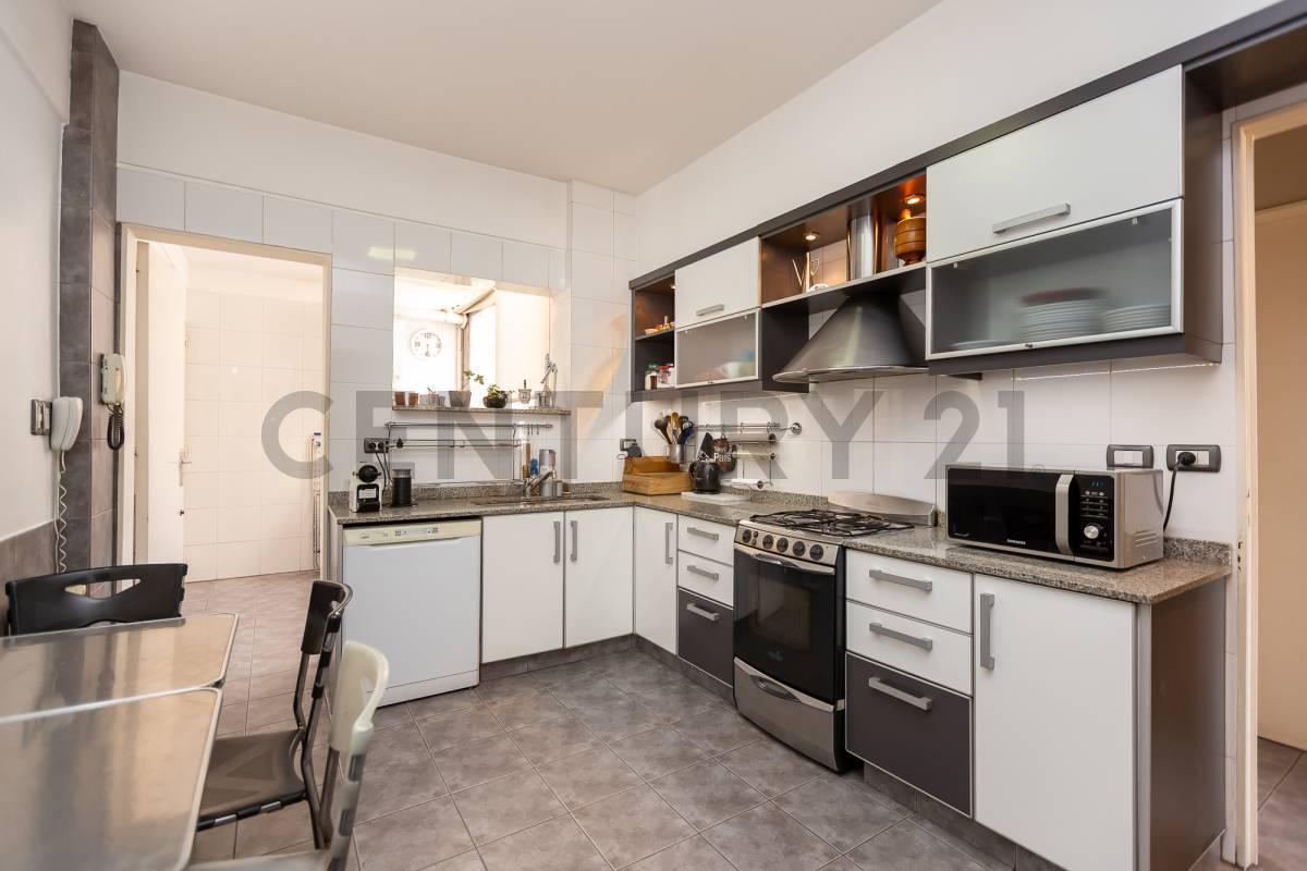 Foto de VENTA DE DÚPLEX 5 AMBIENTES CON DEPENDENCIA, 4 BALCONES Y COCHERA EN, imagen 5