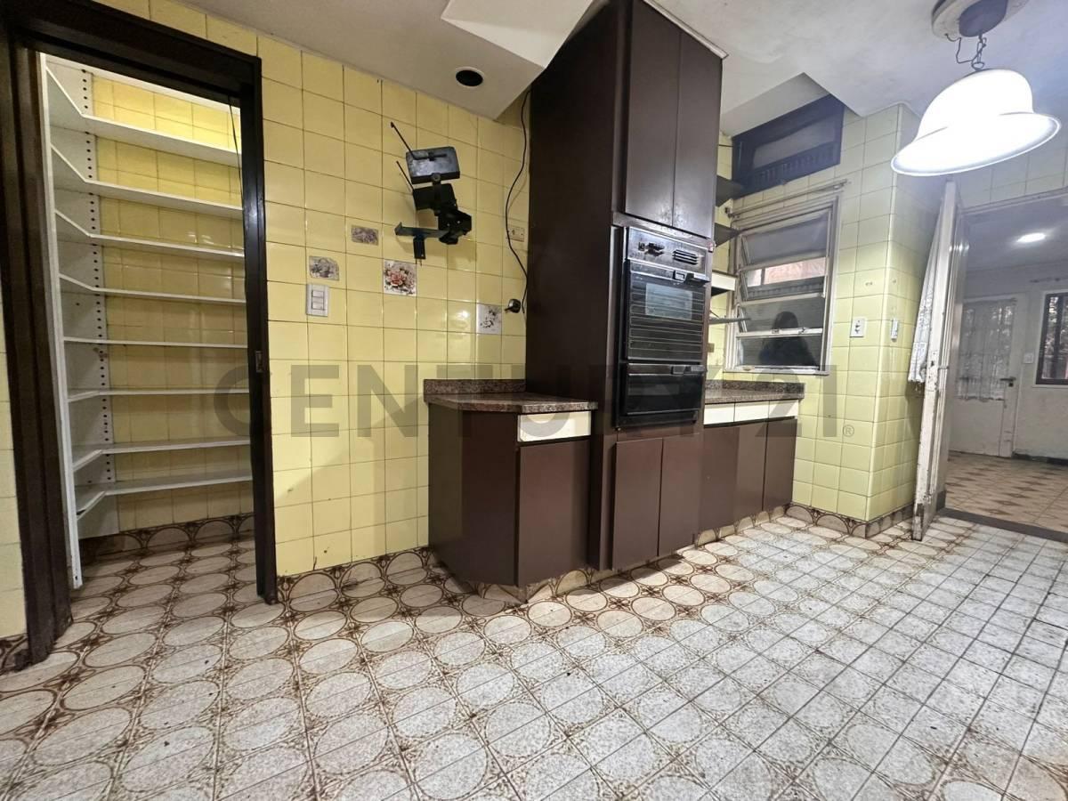 Foto de Casa de 4 ambientes en Venta en Caseros con Jardin, imagen 3