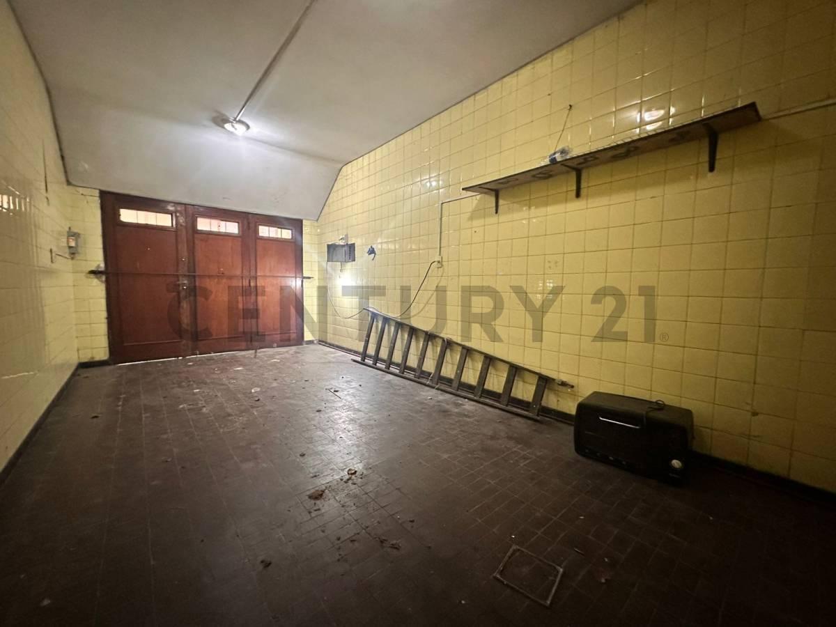 Foto de Casa de 4 ambientes en Venta en Caseros con Jardin, imagen 4