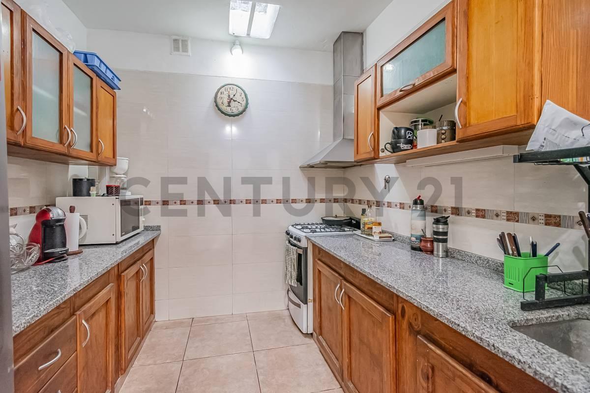 Foto de VENTA DE CASA AMPLIA SOBRE LOTE PROPIO EN EXCELENTE UBICACIÓN DE, imagen 5