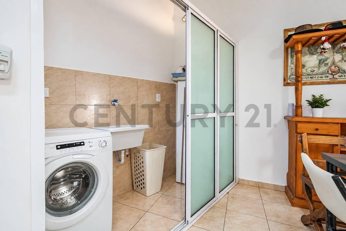 Foto de VENTA DE CASA AMPLIA SOBRE LOTE PROPIO EN EXCELENTE UBICACIÓN DE, imagen 1