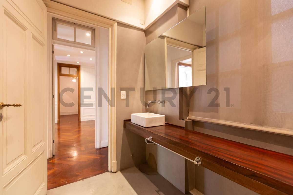 Foto de VENTA PISO ÚNICO EN EDIFICIO EMBLEMÁTICO 6 AMBIENTES PARA OFICINA Y/O, imagen 4