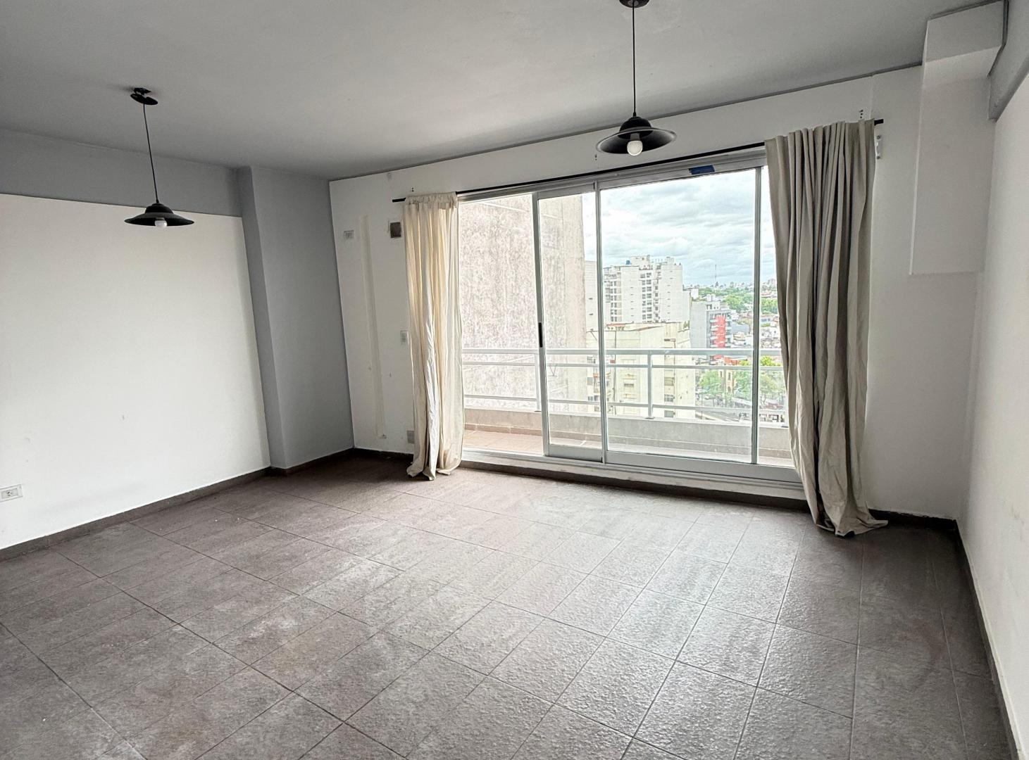 Foto de Dpto 2 Ambientes c/ Balcón y Piscina en Alquiler - Villa General Mitre, imagen 1