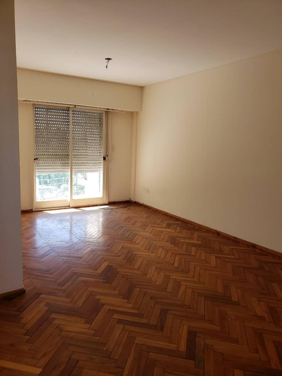 Foto de DEPARTAMENTO SEMI PISO DE 3 AMBIENTES CON COCHERA EN VENTA!!!, imagen 3