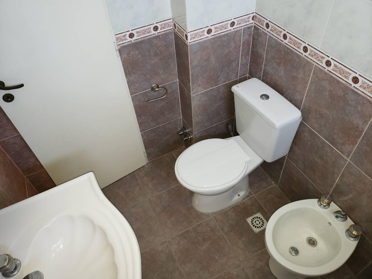 Foto de DEPARTAMENTO SEMI PISO DE 3 AMBIENTES CON COCHERA EN VENTA!!!, imagen 2