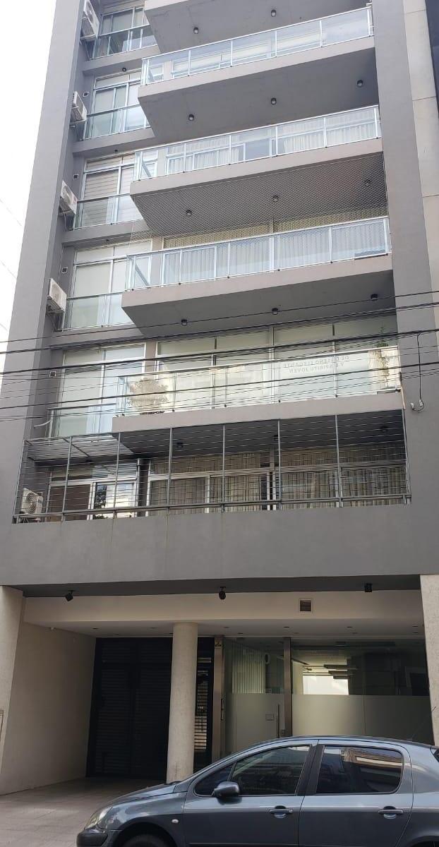 Excelente Piso de 4 ambientes. Flores