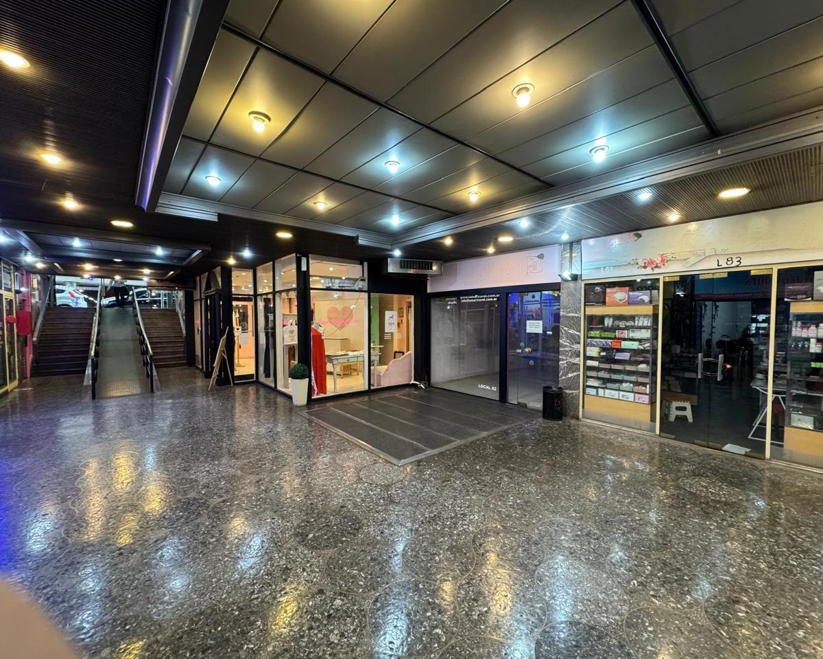 Excelente Local en Venta - en la Galería San Jose de Flores.