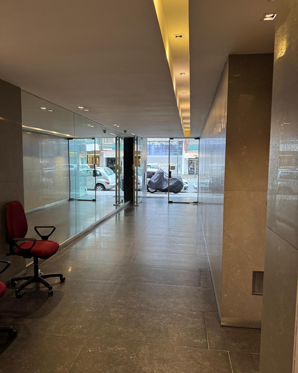 Foto de Excelente Oficina - en Venta Zona Flores, imagen 3