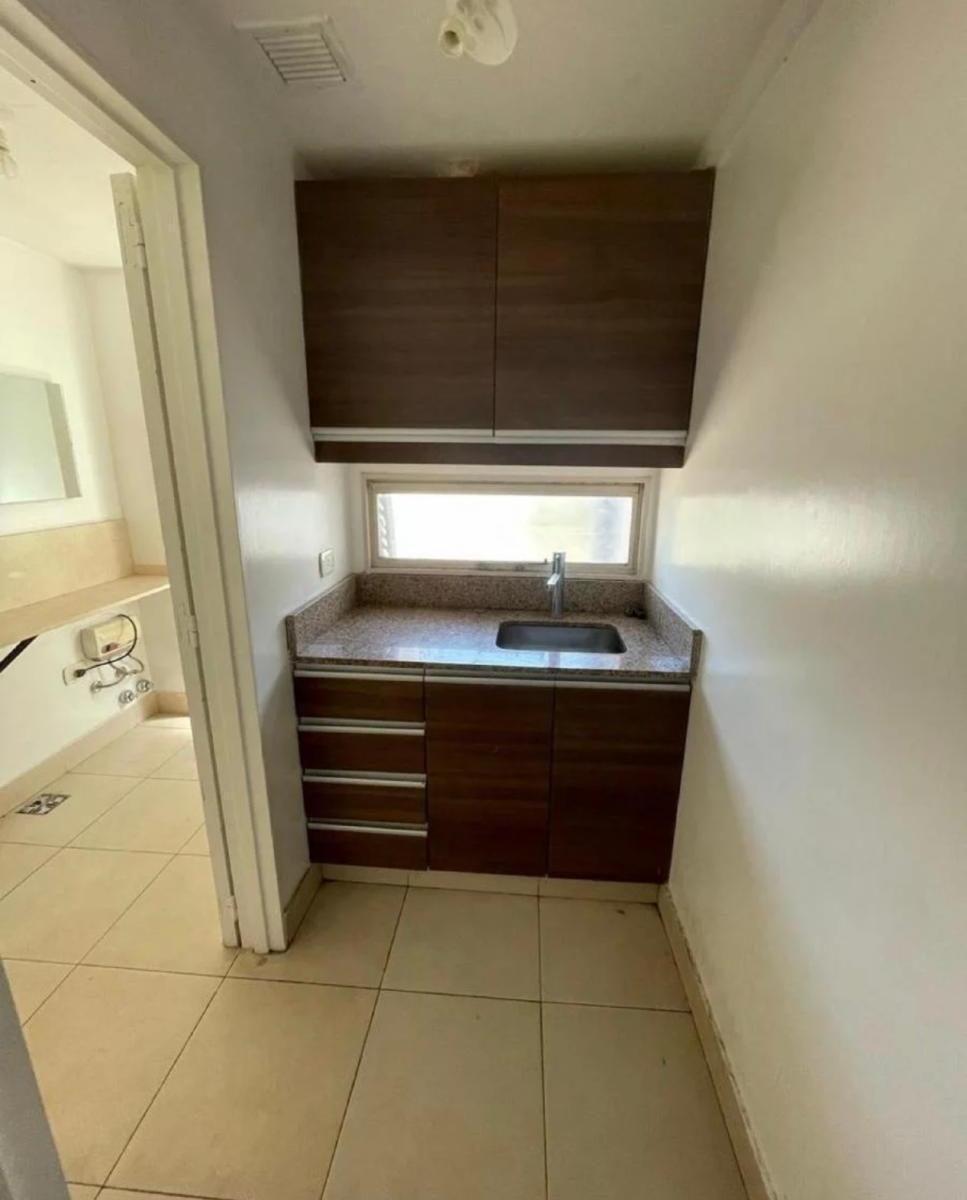 Foto de Excelente Oficina - en Venta Zona Flores, imagen 4