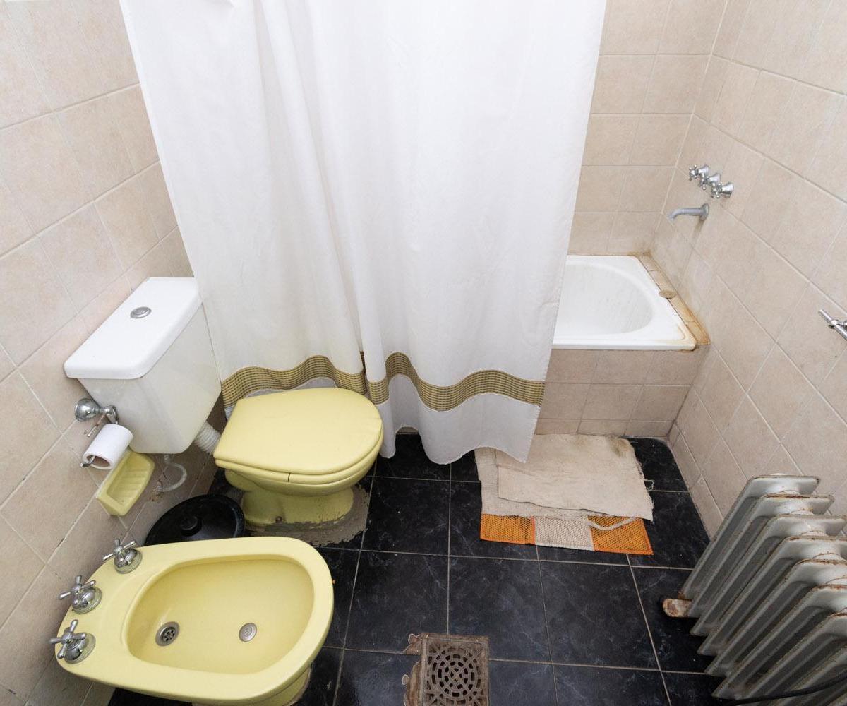 Venta Casa con Pileta y Jardin en Marcos Paz. Acepta Permuta y Financiación. 4