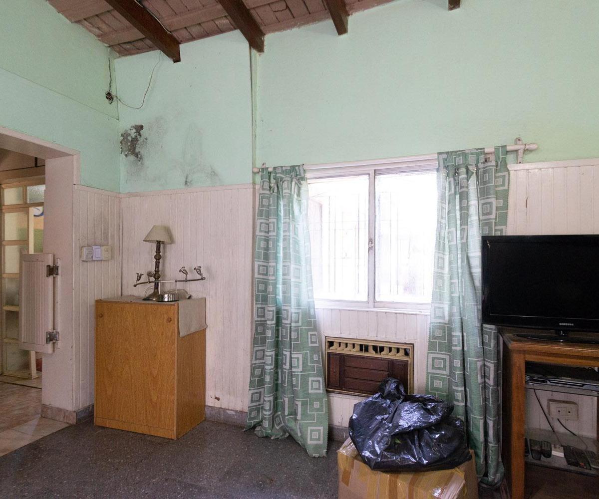 Venta Casa con Pileta y Jardin en Marcos Paz. Acepta Permuta y Financiación. 2
