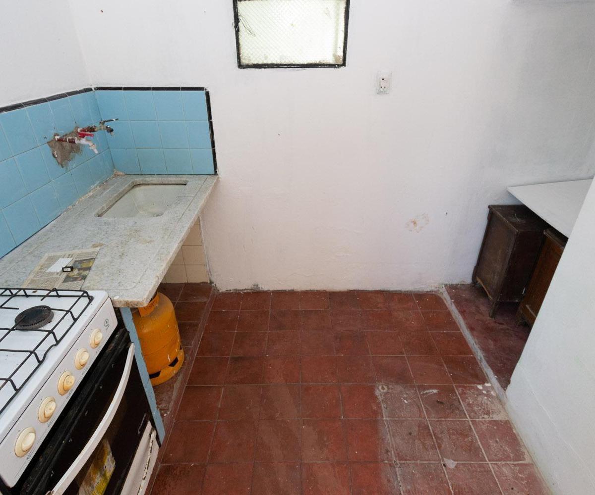 Venta Lote con Casa a Refaccionar y Pileta en Marcos Paz. Permuta o Financia 5