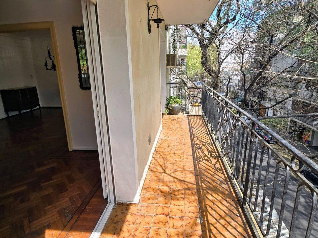 Venta depto piso 5 ambientes con balcón en Caballito