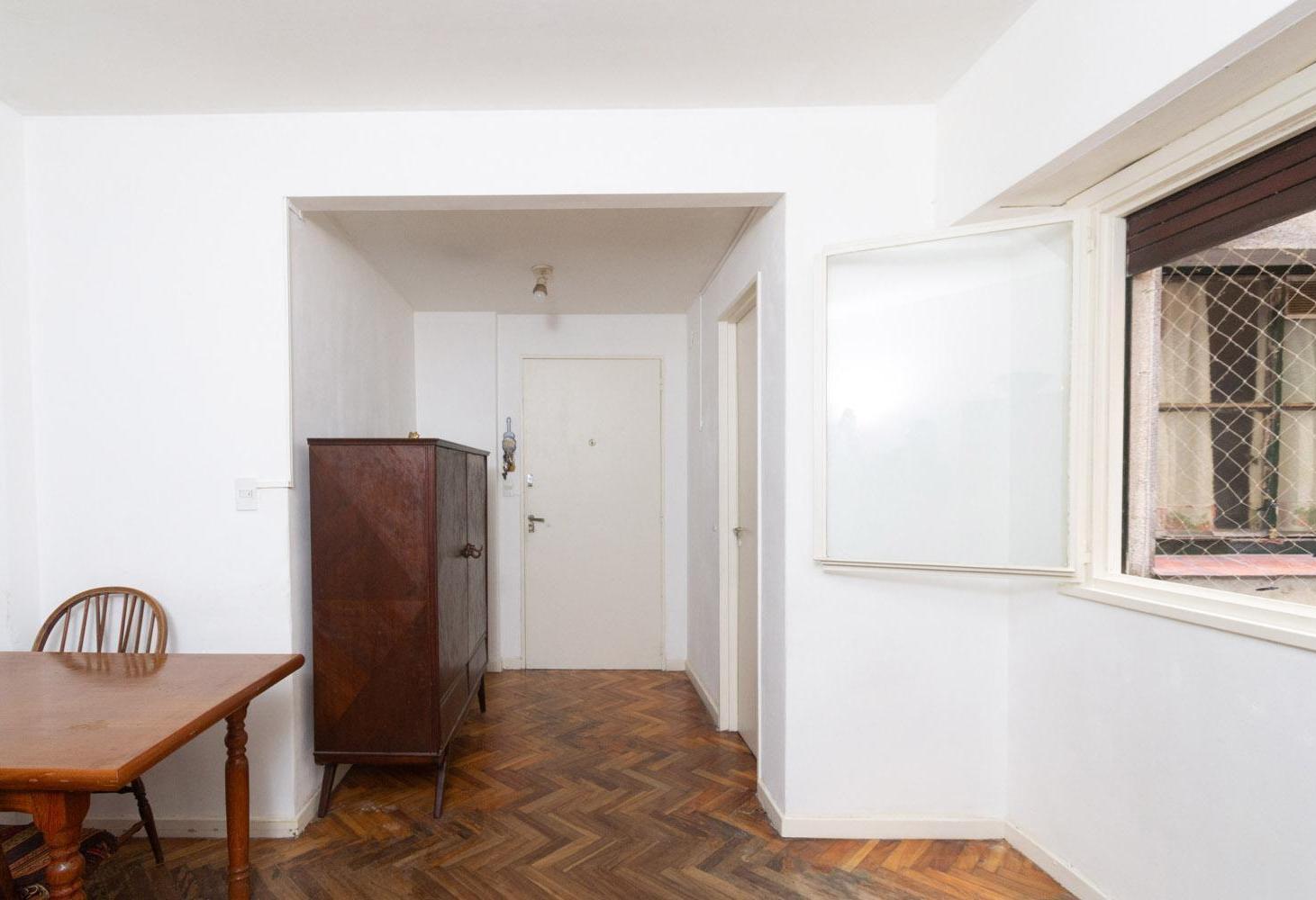 Departamento 2 amb. y medio con balcón. Apto Profesional. Ideal Inversión