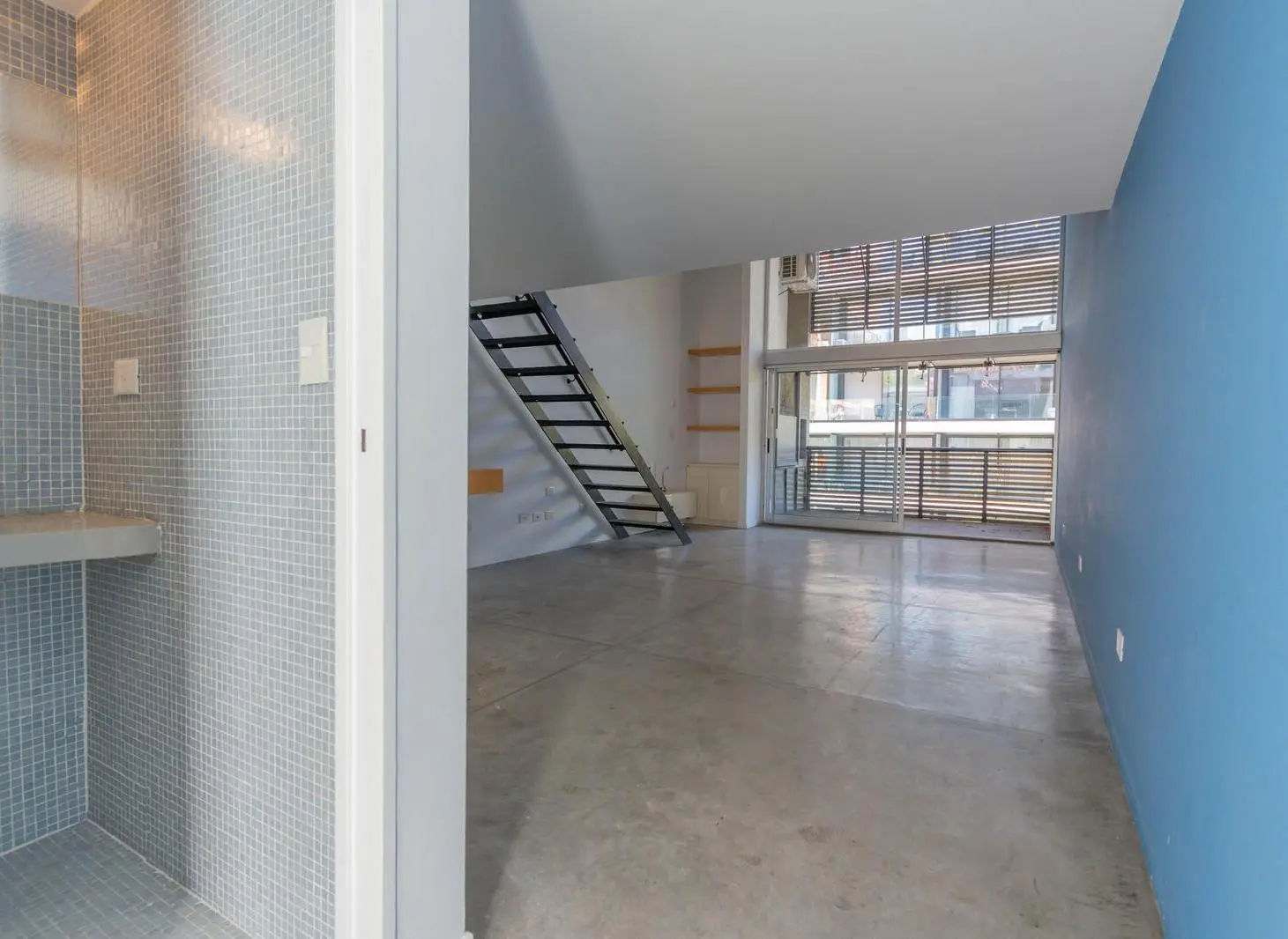 Espectacular duplex tipo loft super luminoso con balcon parrilla y cochera! 3