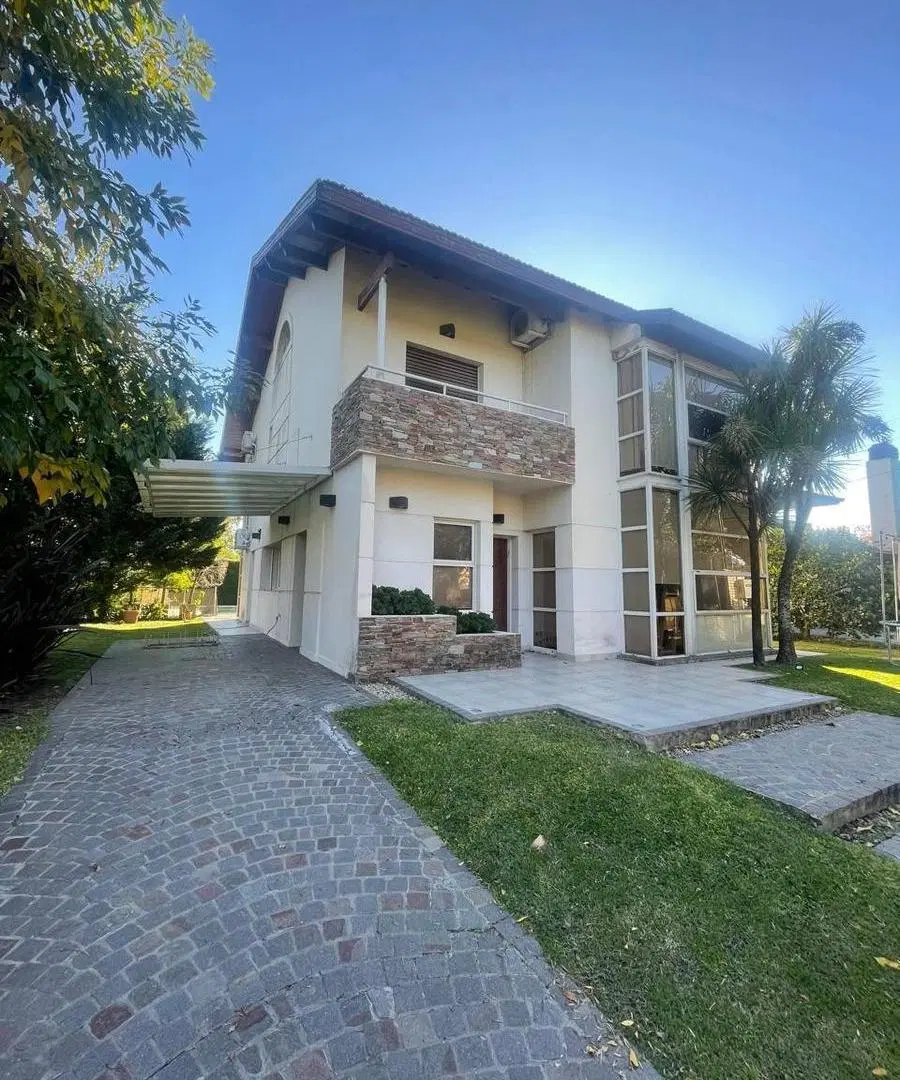 CASA EN COUNTRY GOLF "EL SOSIEGO"- 4 DORMITORIOS -AMPLIO JARDIN y PILETA 2