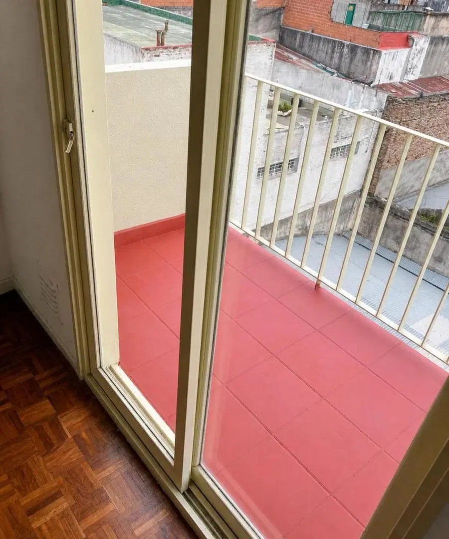 Monoambiente con balcón y vista abierta – Excelente ubicación en San Cristóbal 4