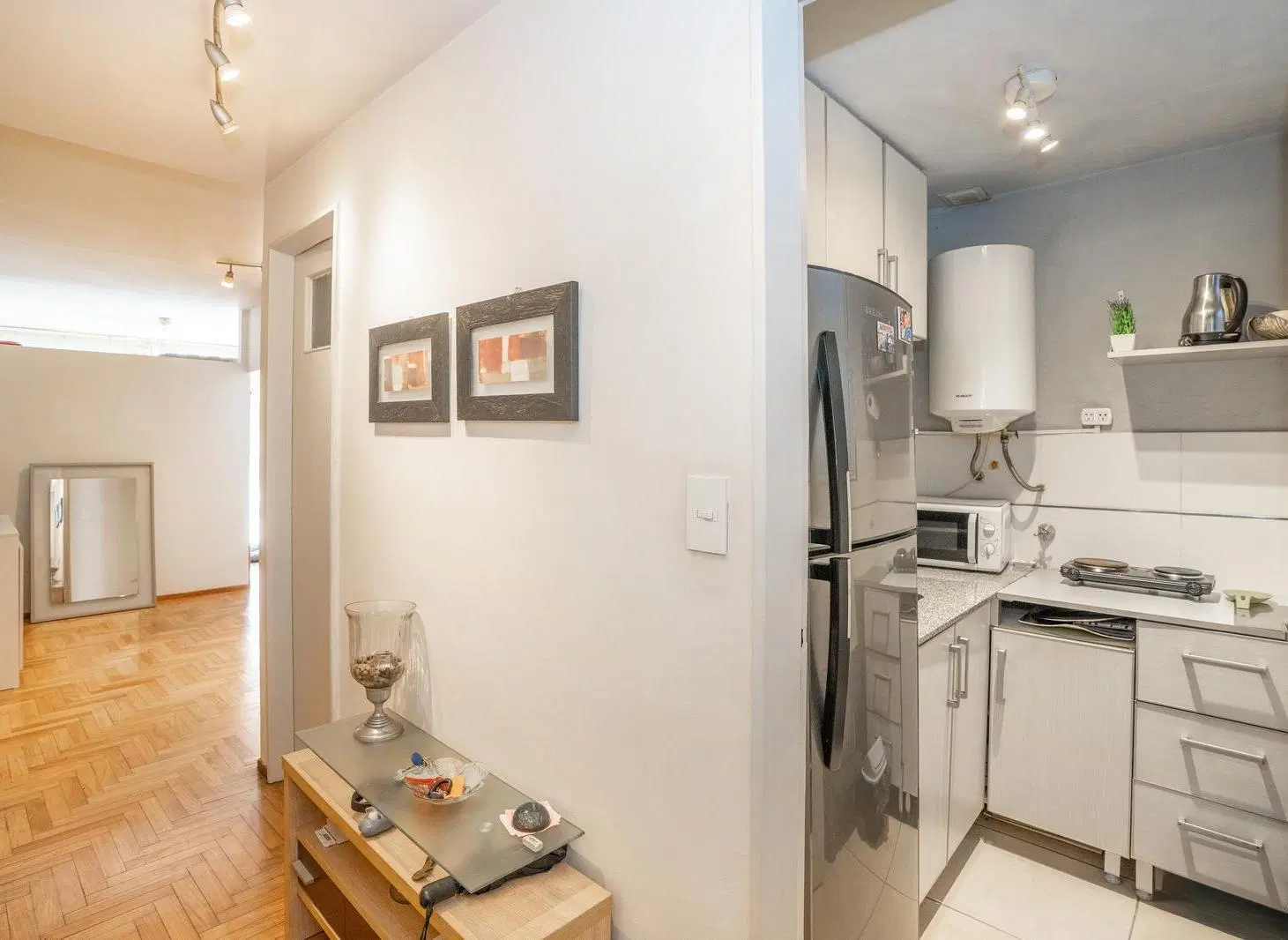 Venta monoambiente dividido y balcón Recoleta 3