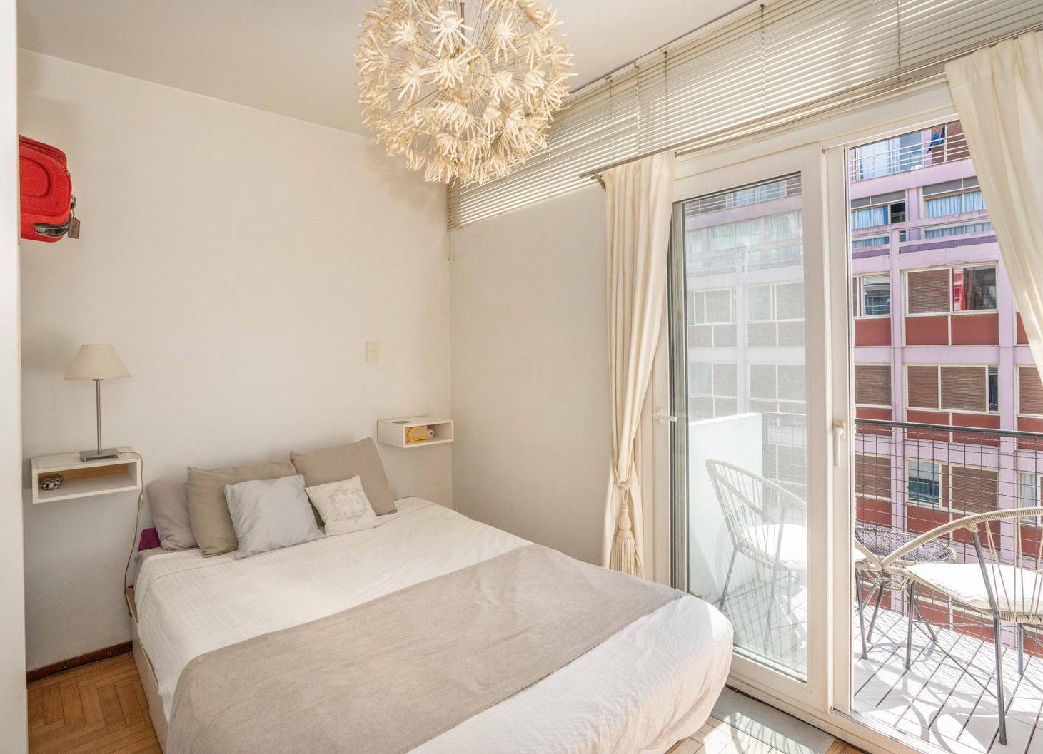 Venta monoambiente dividido y balcón Recoleta
