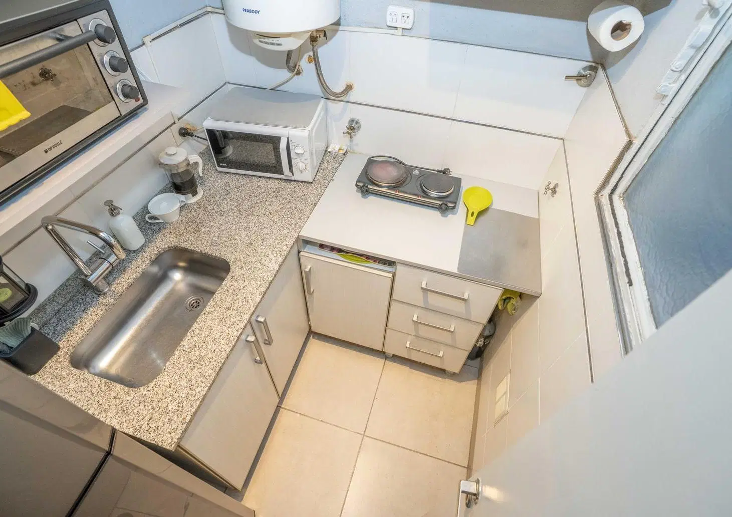 Venta monoambiente dividido y balcón Recoleta 4