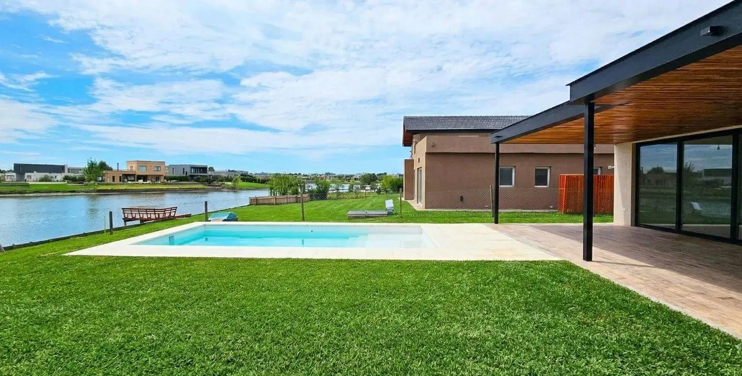 CASA 4 AMB A ESTRENAR VENTA A LA LAGUNA   MUELLE   PISCINA ORIENTACION NORTE SAN SEBASTIAN AREA 11 2