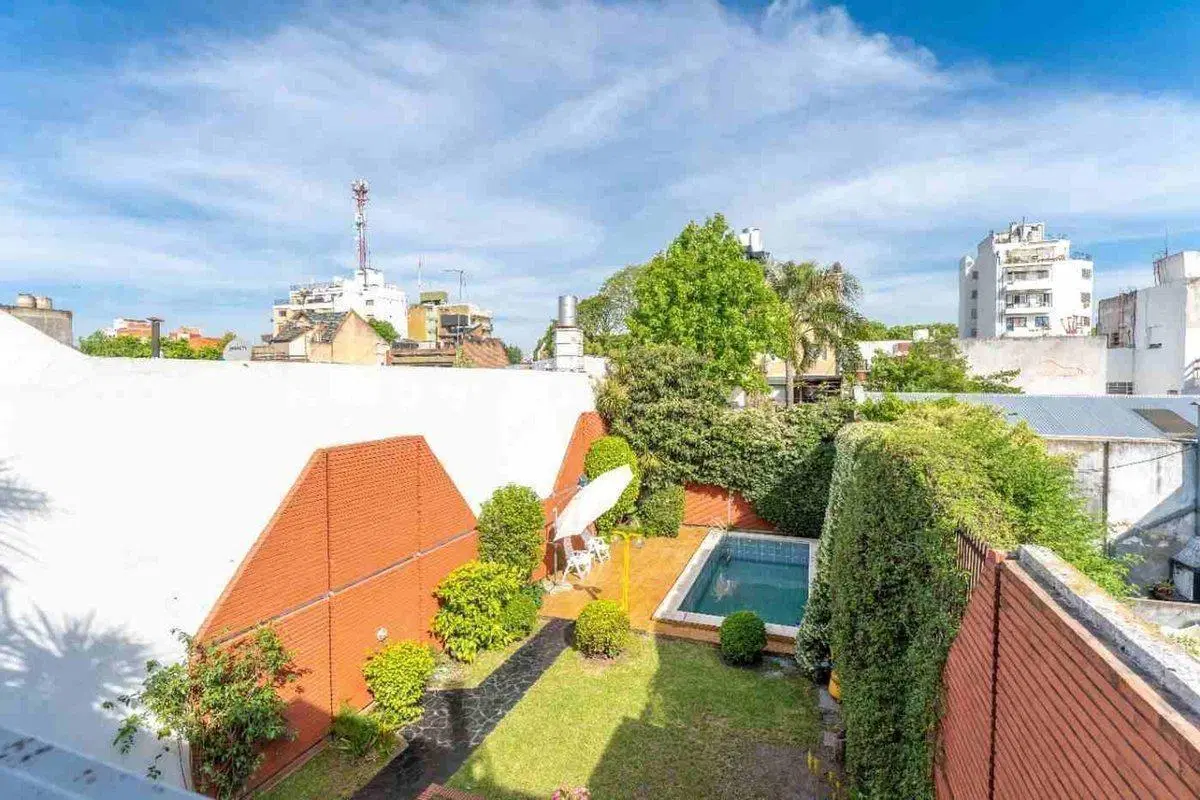 CASA EN VENTA 5 AMBIENTES CON PARQUE Y PILETA - DEVOTO 4