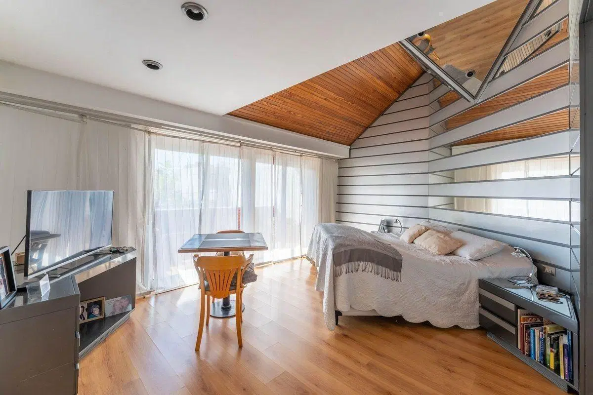 CASA EN VENTA 5 AMBIENTES CON PARQUE Y PILETA - DEVOTO 2