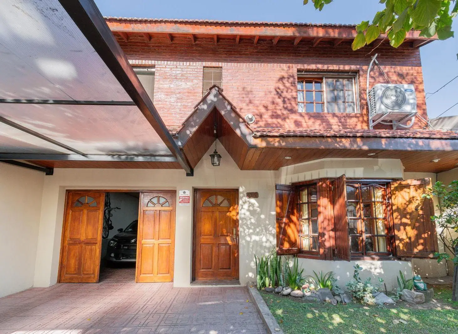 Venta Casa 6 Ambientes Cochera Jardín Quincho Piscina en Mataderos 3
