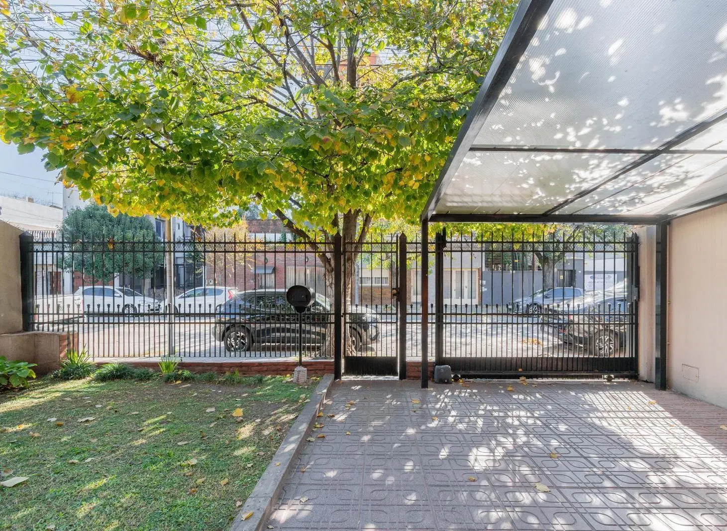 Venta Casa 6 Ambientes Cochera Jardín Quincho Piscina en Mataderos 8