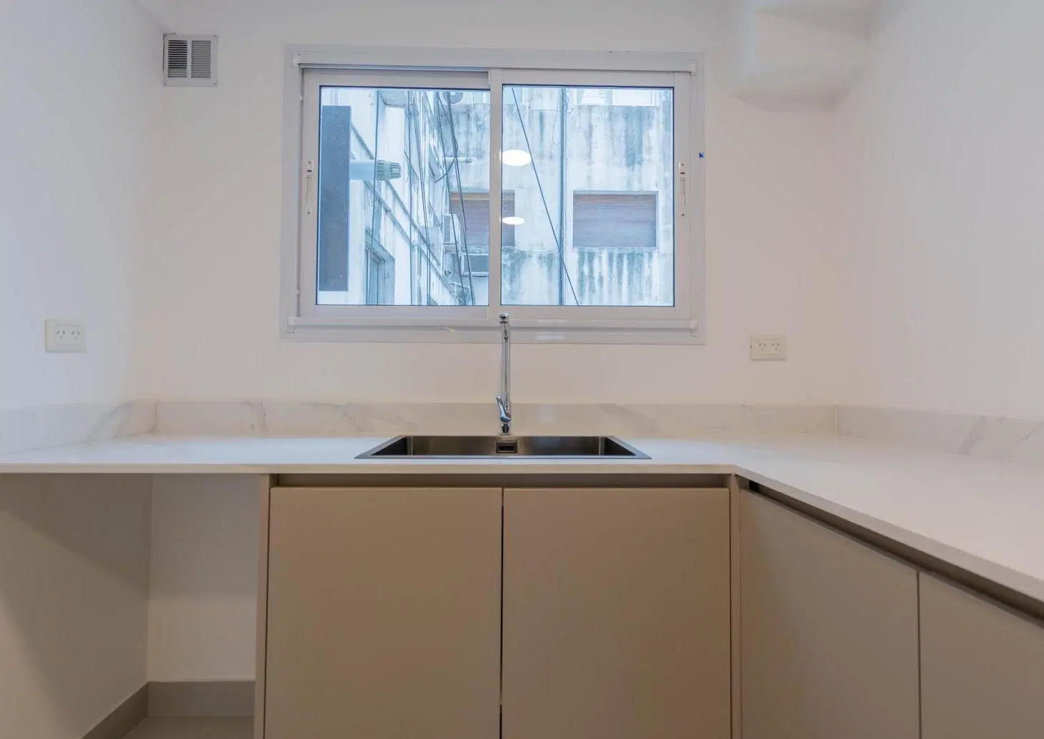 VENTA RECOLETA BALCON COCHERA RECICLADO 4