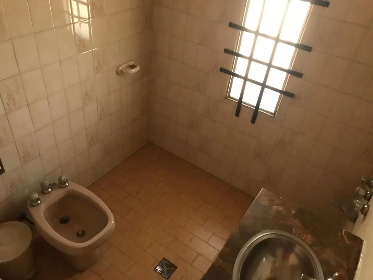 Propiedad ideal para 2 familias.  Zona de múltiples accesos 4