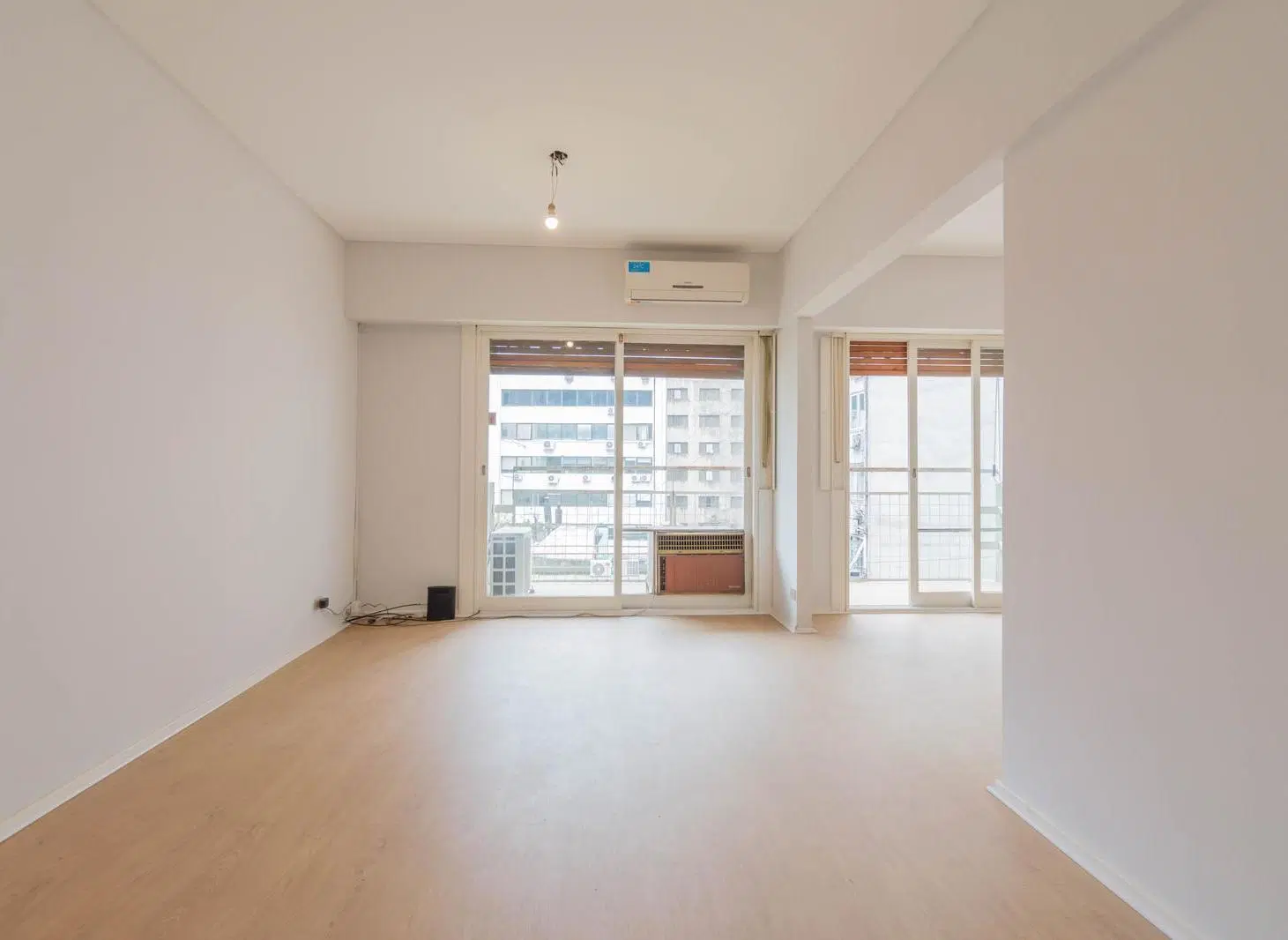 Oportunidad! 3 ambientes con balcon y cochera fija! Luminoso! 2