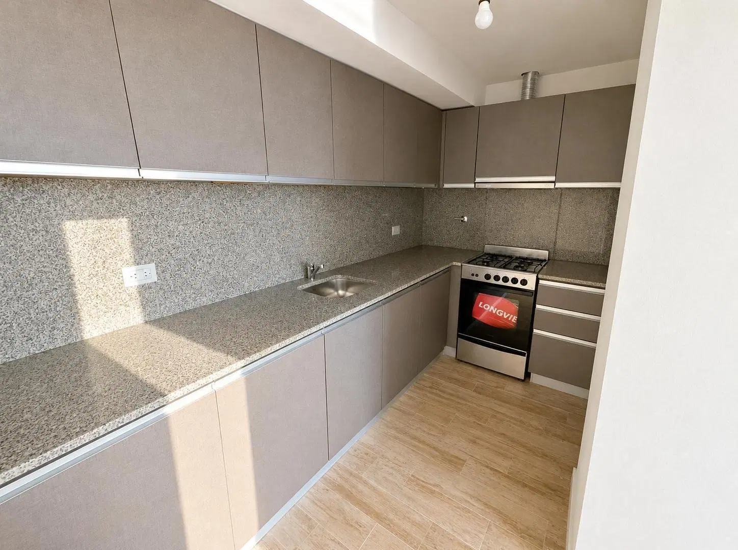 VENTA DOS AMBIENTES CON BALCON A ESTRENAR CON PISCINA Y VISTA ABIERTA 3