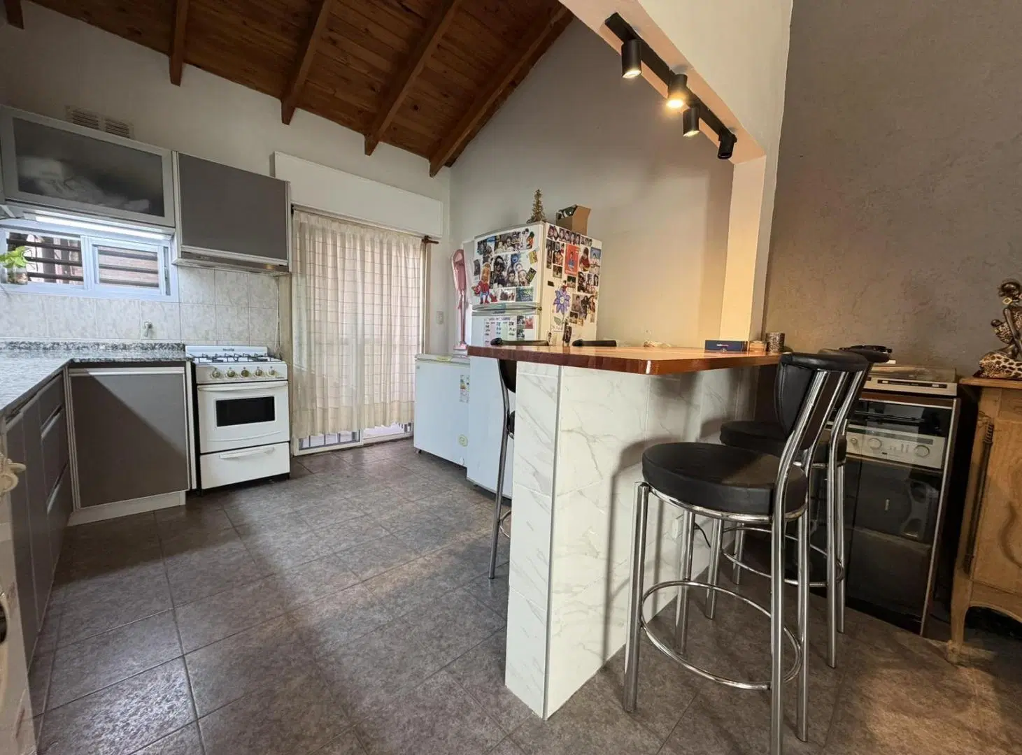 Casa con Pileta Climatizada y Quincho | 4 Ambientes en Altos del Castillo 3