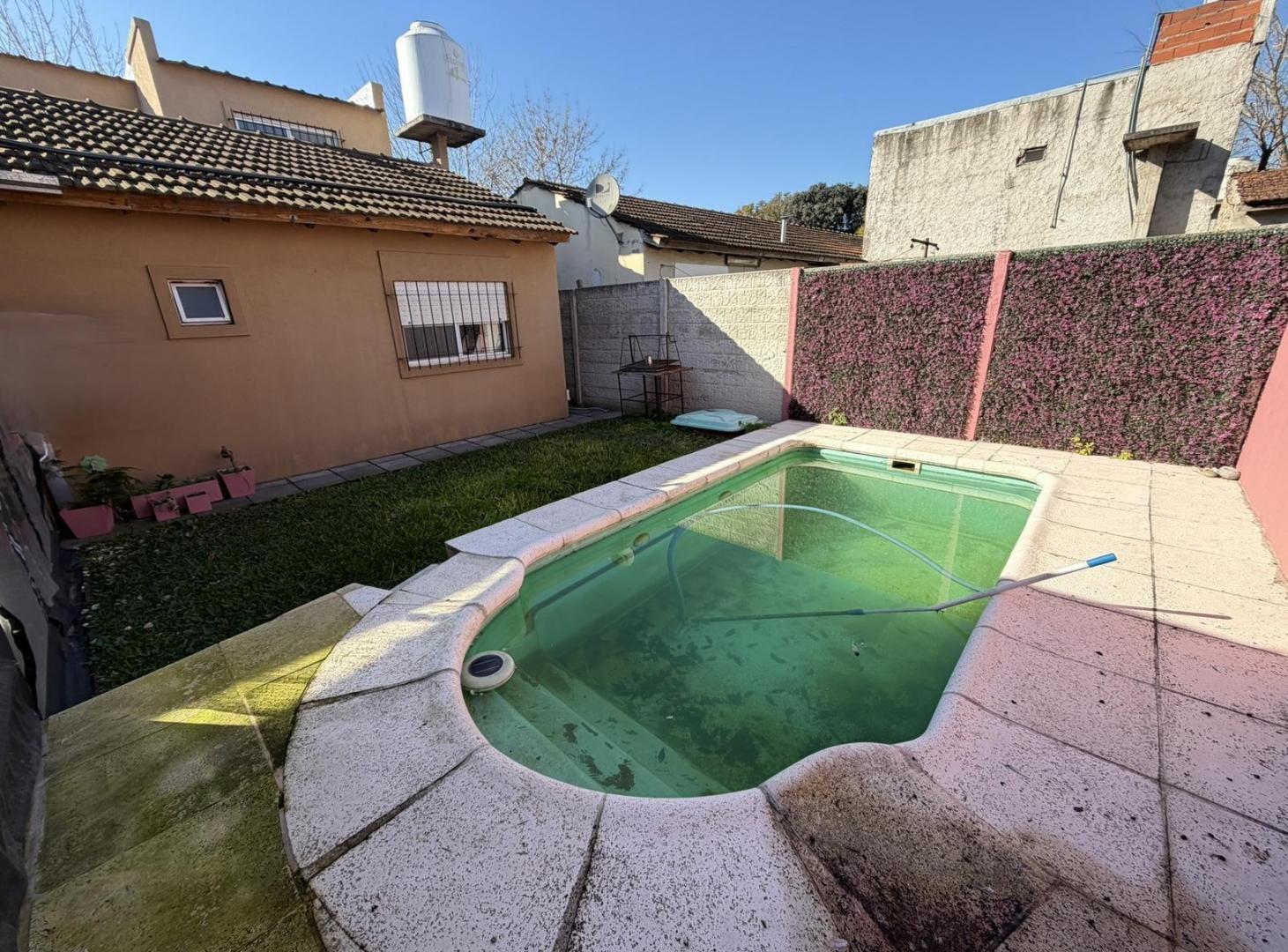 Casa con Pileta Climatizada y Quincho | 4 Ambientes en Altos del Castillo