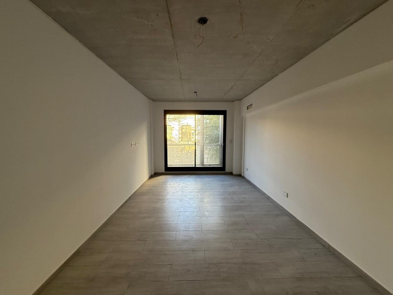VENTA Monserrat MONOAMBIENTE con balcón luminoso