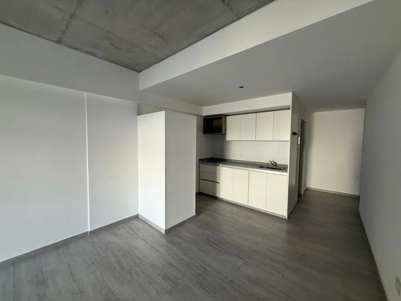VENTA Monserrat MONOAMBIENTE con balcón luminoso 5