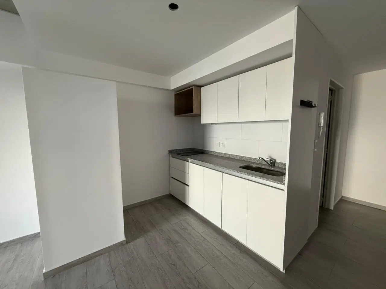 VENTA Monserrat MONOAMBIENTE con balcón luminoso 2