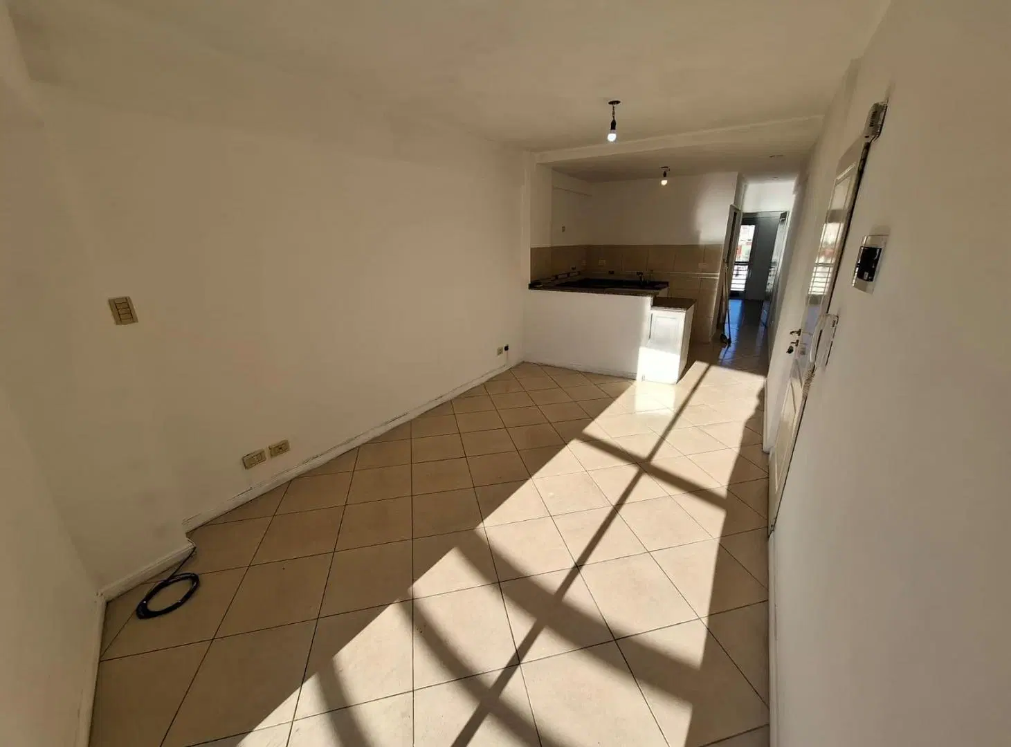 Impecable semipiso 2 ambientes con 2 balcones Lanus 3
