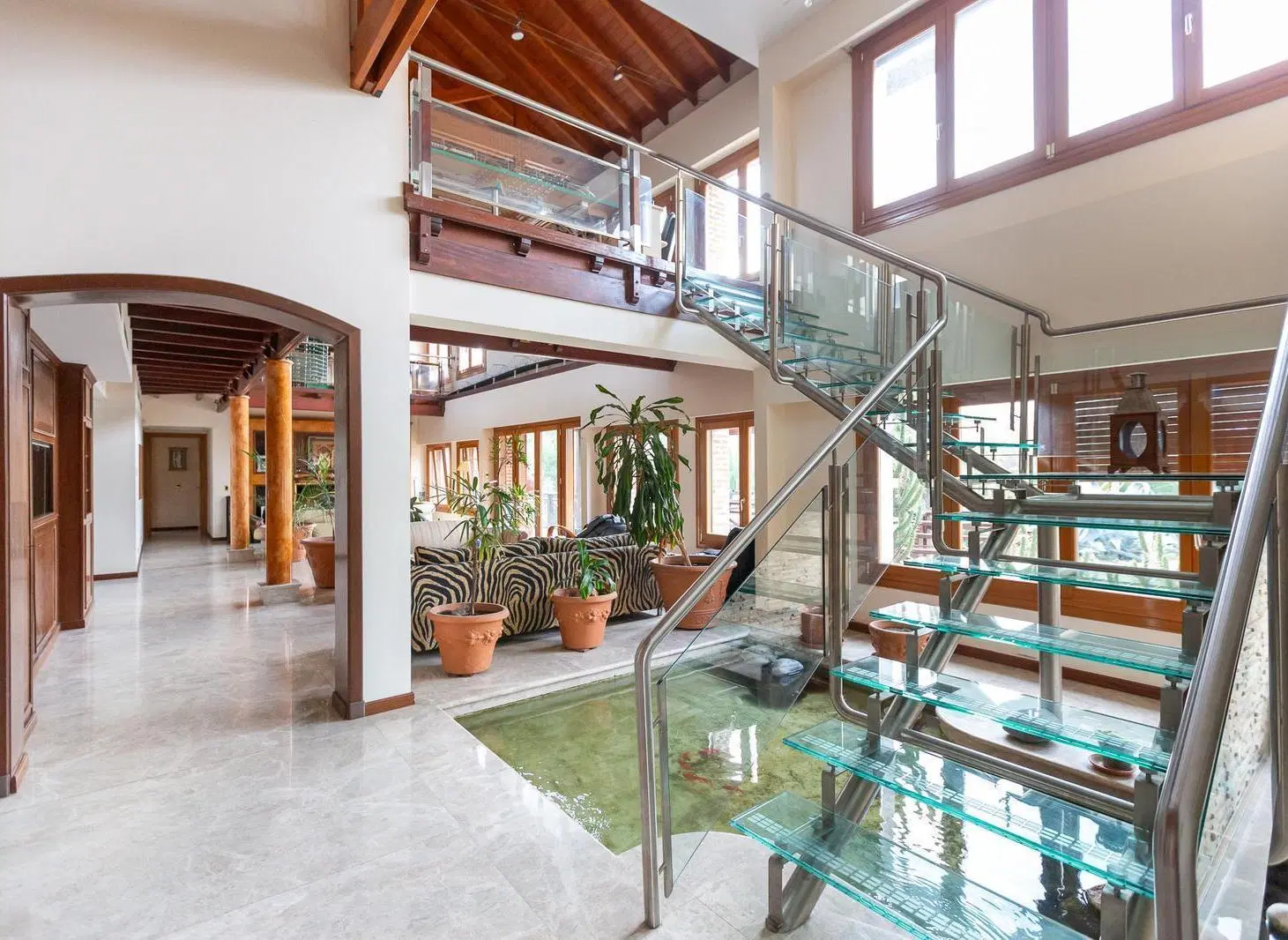 VENTA Pilar CASA de categoría 16 amb con 3 casas en el predio -  40mil m2 3
