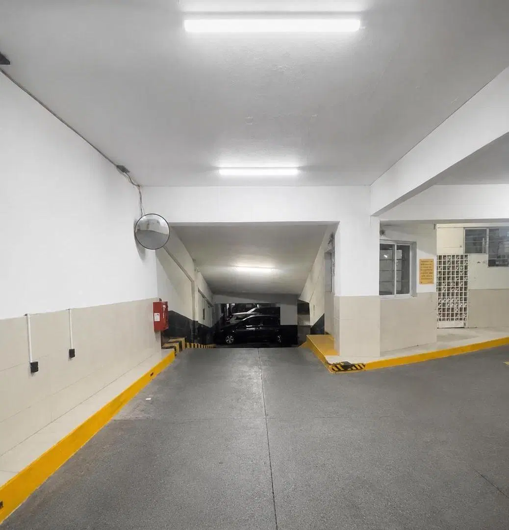 Cochera Fija y Cubierta en Venta Frente a Torre Bellini - Retiro 2