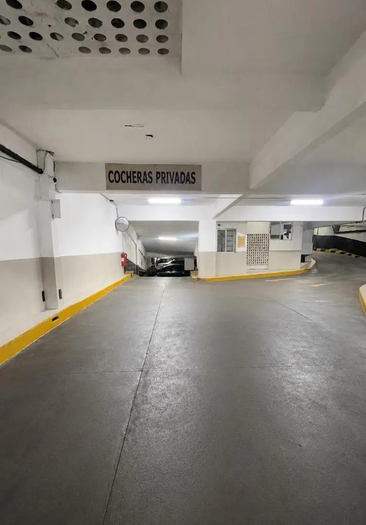 Cochera Fija y Cubierta en Venta Frente a Torre Bellini - Retiro 4