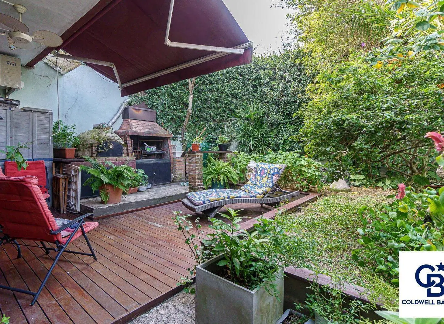 VENTA PH 4 AMBIENTES JARDIN Y PARRILLA EN PARQUE AVELLANEDA 2