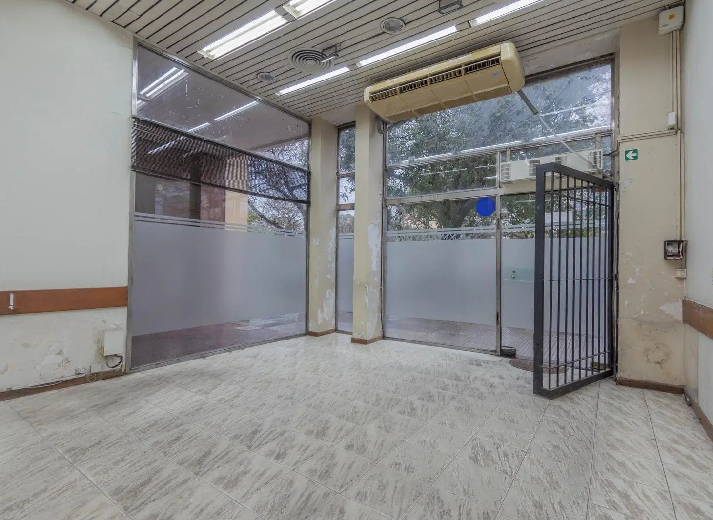 IMPORTANTE LOCAL EN RETIRO CON SUBSUELO Y OFICINAS 3