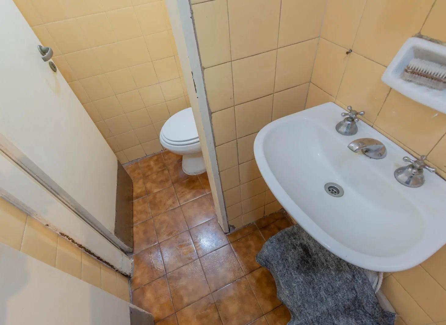 IMPORTANTE LOCAL EN RETIRO CON SUBSUELO Y OFICINAS 8