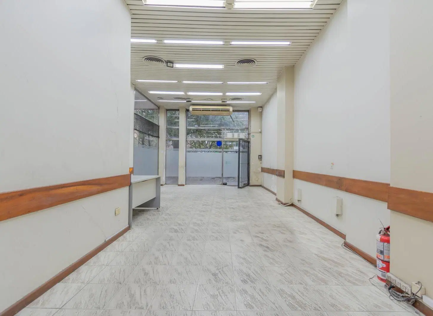IMPORTANTE LOCAL EN RETIRO CON SUBSUELO Y OFICINAS 2